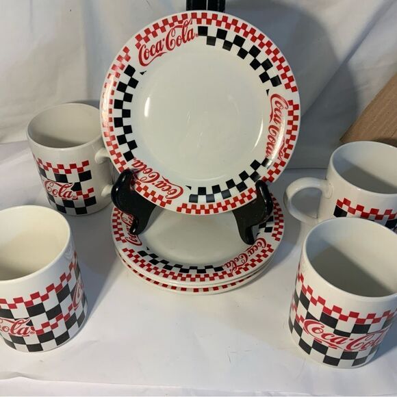 VINTAGE Gibson Coca-Cola 8 piece Snack Set 4 Mugs 4 Plates - Picture 1 of 8